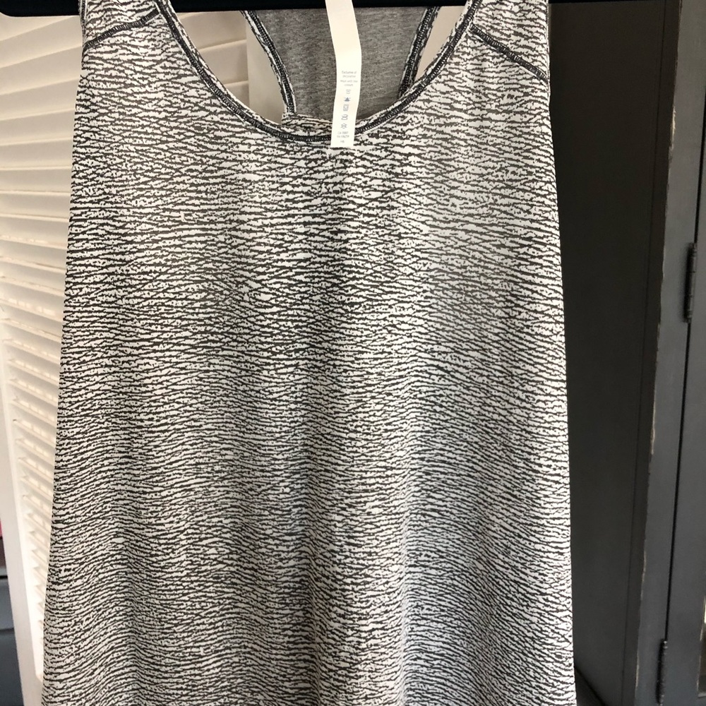 Lululemon essential tank